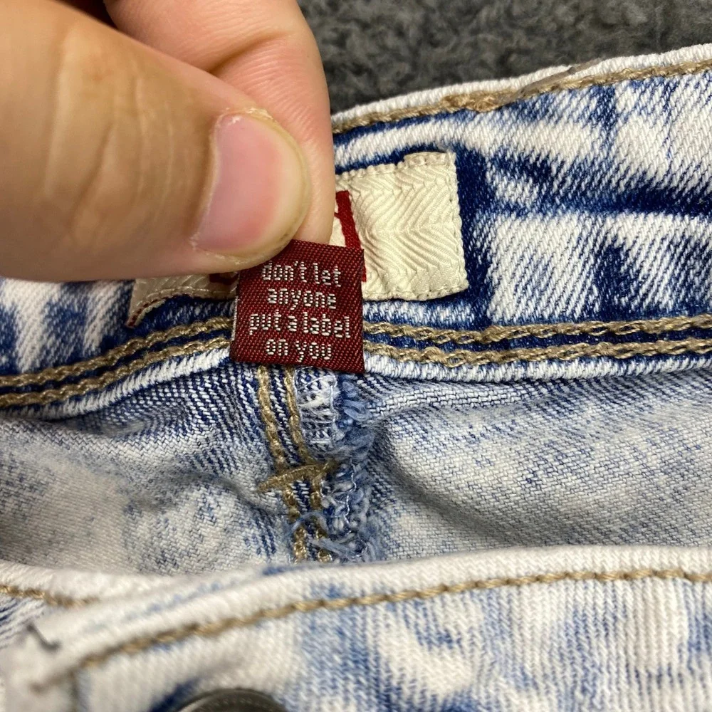 lei Juniors Size 11 Light Wash Distressed Ripped‎ Denim Jeans Button Fly